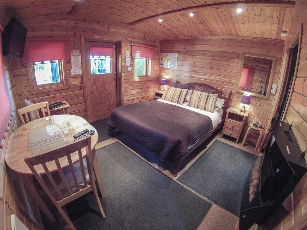 Cypress Log Cabins Accommodation Godshill  ห้อง รูปภาพ