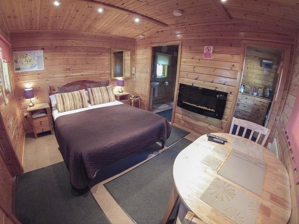 Cypress Log Cabins Accommodation Godshill  ห้อง รูปภาพ