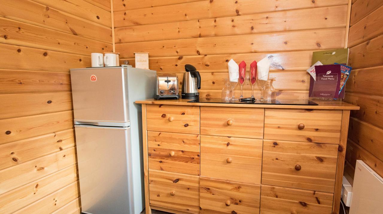 Cypress Log Cabins Accommodation Godshill  ภายนอก รูปภาพ